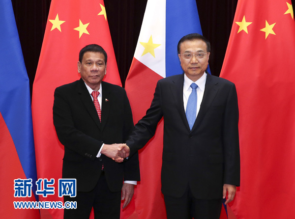 10月20日，国务院总理李克强在北京人民大会堂会见来华进行国事访问的菲律宾总统杜特尔特。 新华社记者 庞兴雷 摄 