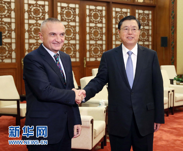 10月20日，全国人大常委会委员长张德江在北京人民大会堂会见阿尔巴尼亚议长梅塔。 新华社记者 刘卫兵 摄 