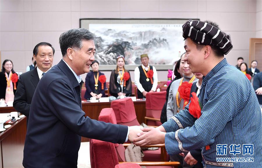 12月12日，国务院副总理汪洋在北京主持召开全国旅游系统劳模先进代表座谈会。 新华社记者 李涛 摄