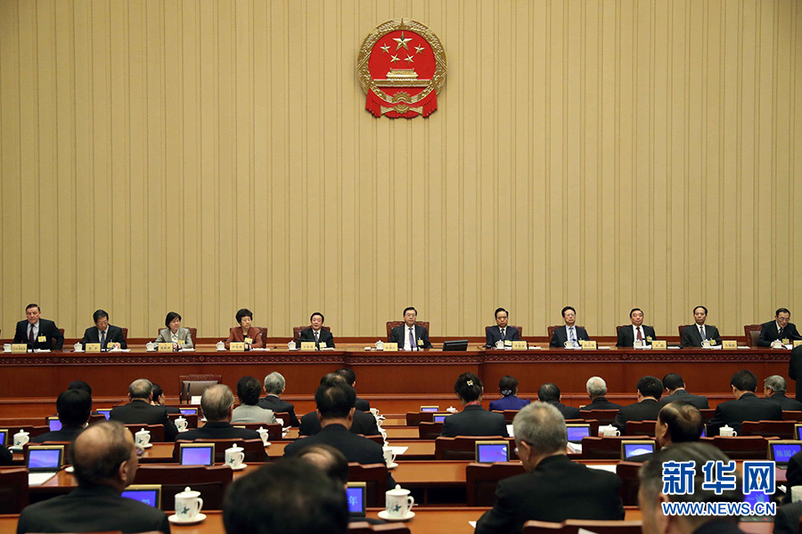 12月21日，十二届全国人大常委会第二十五次会议在北京人民大会堂举行第二次全体会议。张德江委员长出席。 新华社记者 刘卫兵 摄