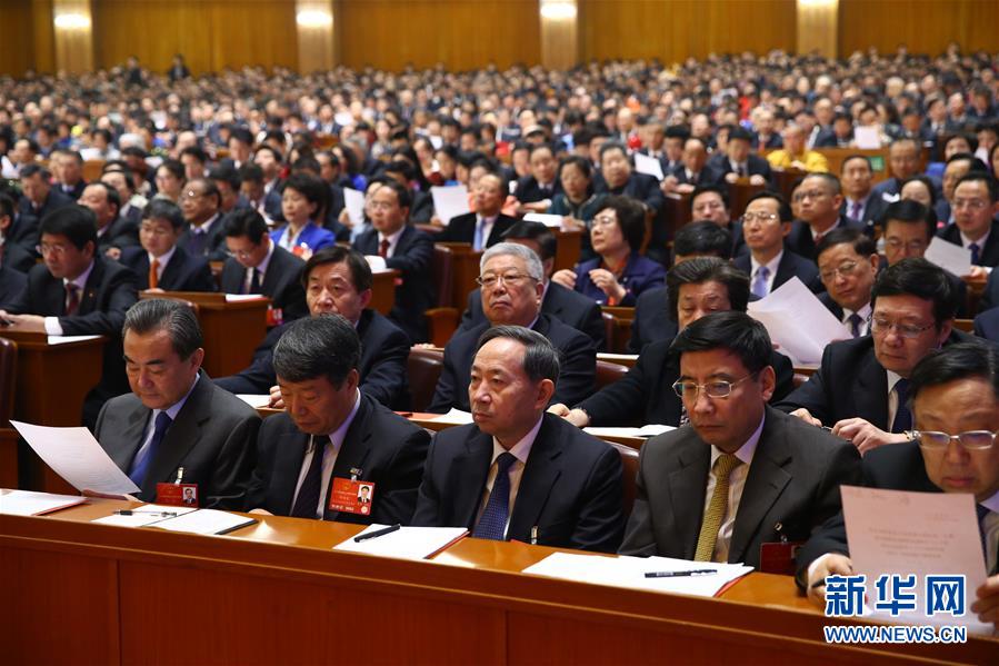 （两会·人大闭幕）（19）十二届全国人大四次会议在北京闭幕