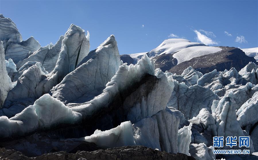 （冬季美丽生态）（3）西藏岗布冰川：流澌争看浴冰川