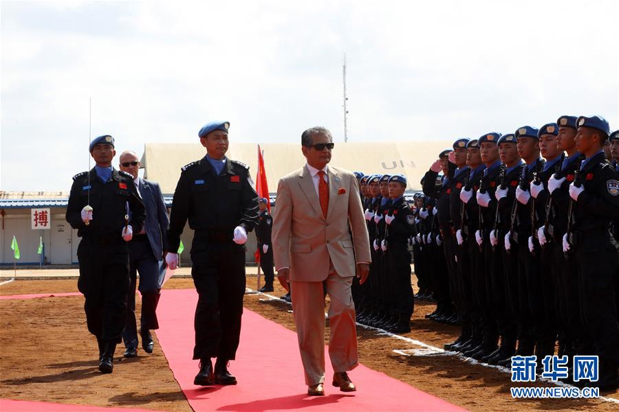 （国际）（2）中国第四支赴利比里亚维和警察防暴队全体队员获和平勋章