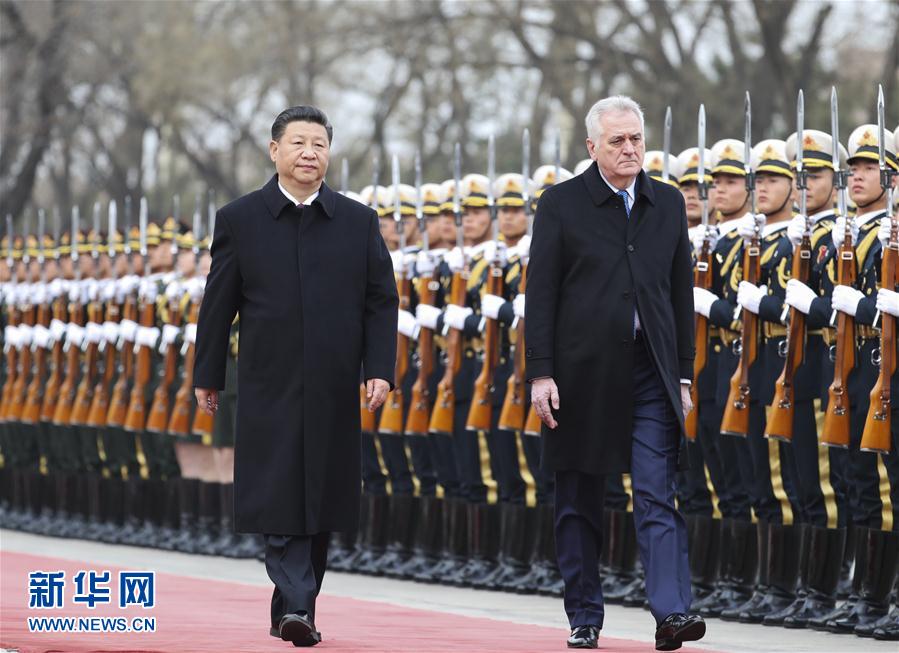 3月30日，国家主席习近平在北京人民大会堂同塞尔维亚总统尼科利奇举行会谈。这是会谈前，习近平在人民大会堂东门外广场为尼科利奇举行欢迎仪式。新华社记者 谢环驰摄
