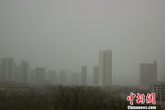 青海出现沙尘天气省会西宁PM10浓度破2000