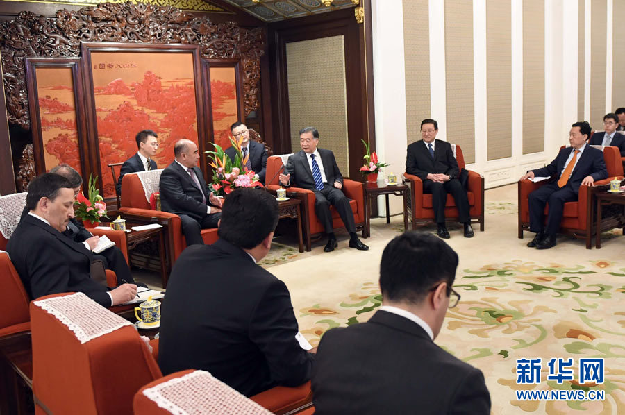 4月18日，国务院副总理汪洋在北京中南海紫光阁会见乌兹别克斯坦副总理兼农业水利部部长米尔扎耶夫一行。 新华社记者 张铎 摄