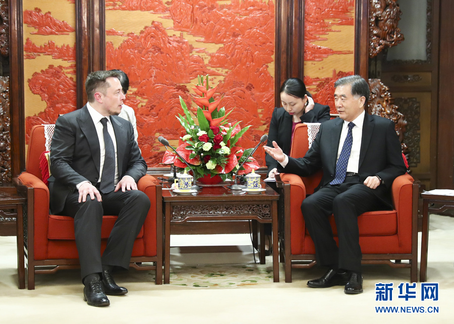 4月25日，国务院副总理汪洋在北京中南海紫光阁会见美国特斯拉汽车公司董事长兼首席执行官马斯克。 新华社记者谢环驰摄