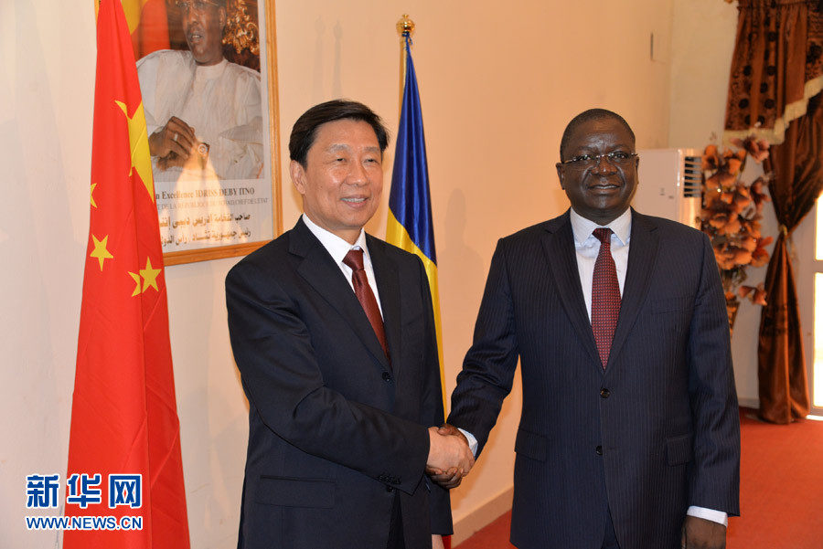 5月9日，乍得总理帕达克（右）在恩贾梅纳会见到访的中国国家副主席李源潮。 新华社记者乔本孝摄