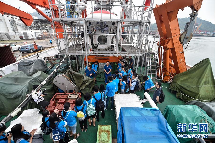 （科技）（5）“蛟龙”号完成完成南海科考任务返回深圳