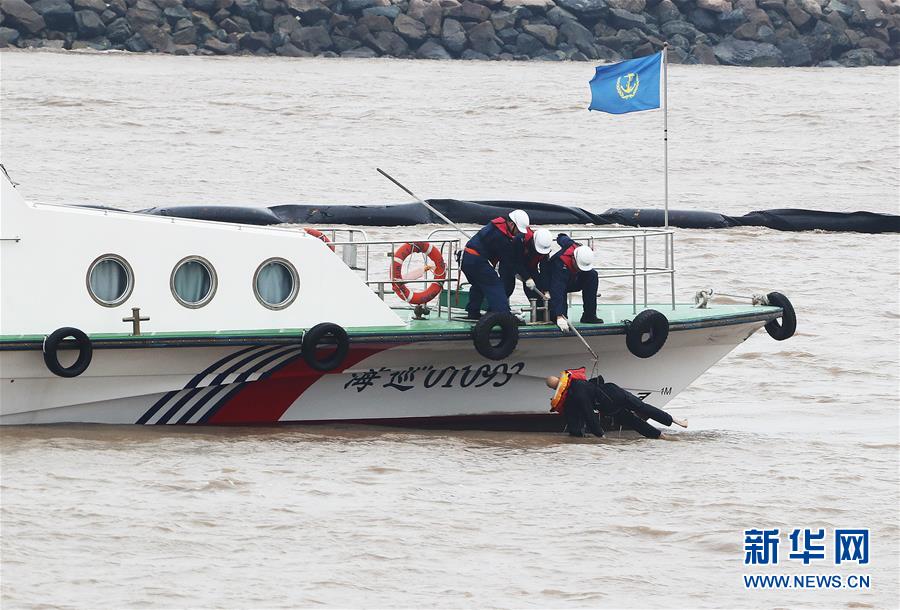 （社会）（4）上海举行海上安全及防污染综合处置演习