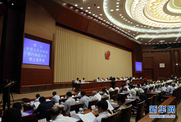 6月22日，十二届全国人大常委会第二十八次会议在北京人民大会堂开幕。张德江委员长主持会议。新华社记者 刘卫兵 摄