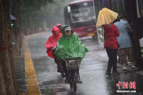 南北方强降雨呼应来袭 北京山东等局地或现冰雹