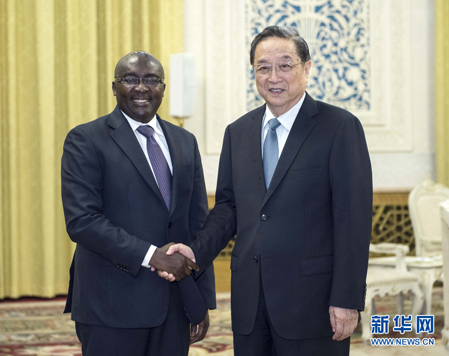 6月23日，全国政协主席俞正声在北京人民大会堂会见加纳副总统巴武米亚。 新华社记者 李涛 摄
