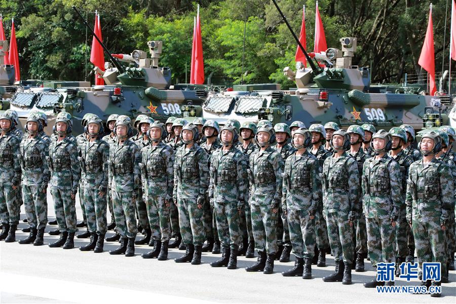 （香港回归二十周年·XHDW）（4）驻港部队接受检阅