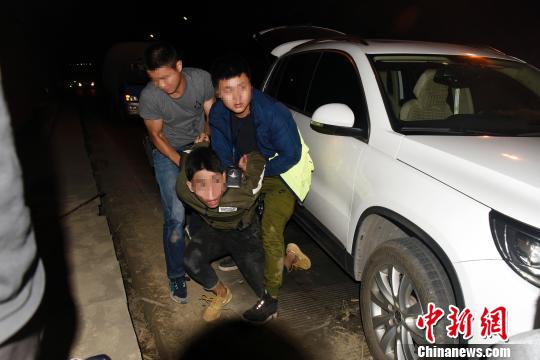 西昌铁路警方破获特大跨境贩毒案缴获毒品海洛因4.496公斤