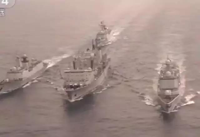 首艘四万吨级补给舰就位 中国航母编队“如虎添翼”