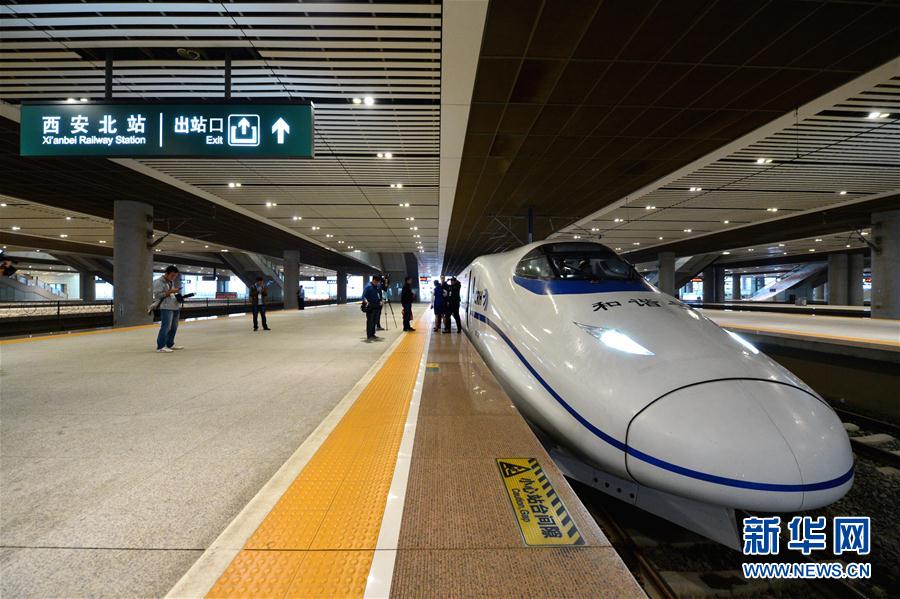 #（社会）（4）我国首条穿越秦岭高速铁路西成高铁陕西段进入试运行阶段