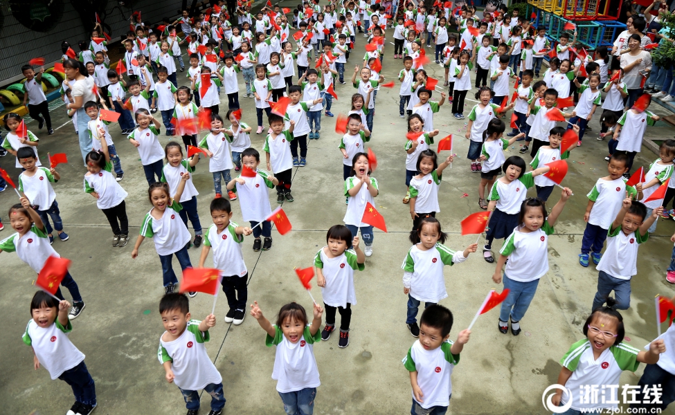 长兴:300幼儿同唱祖国生日歌