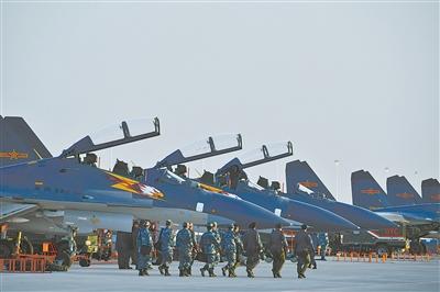 空军“金头盔-2017”考核拉开战幕 以新型战机为主体