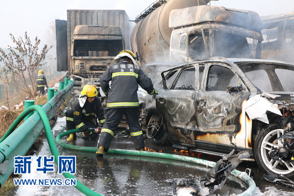 滁新高速阜阳段发生连环交通事故 目前造成18人死亡