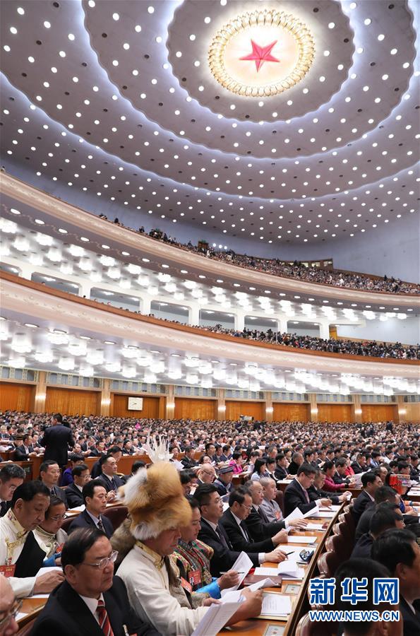 （两会·人大开幕）（14）十二届全国人大五次会议在京开幕