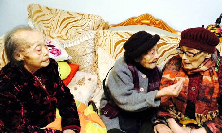 102岁婆婆追忆90岁妹妹：“年纪轻轻”就走了