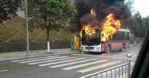 贵州凯里一公交车起火