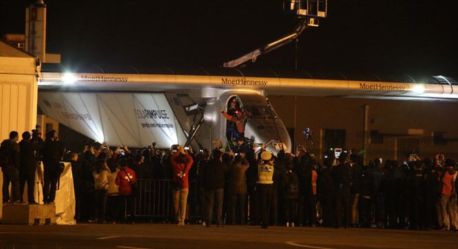 全球最大太阳能飞机抵达中国旅程“终点站”南京