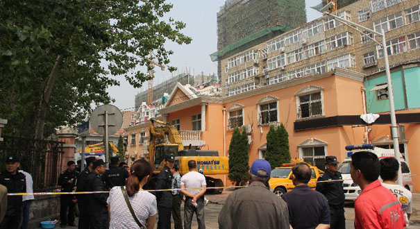青岛一连锁酒店发生液化气爆炸 2人死亡10余人受伤