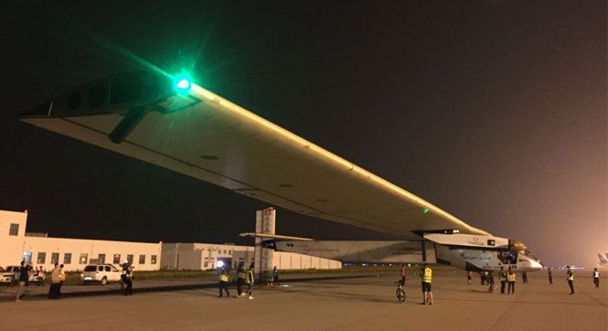 全球最大太阳能飞机离开南京飞往美国