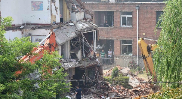 辽宁葫芦岛居民楼发生爆炸 伤者被送往医院救治