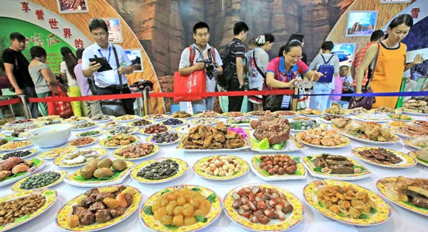 新疆哈密“奇石宴”北京上桌