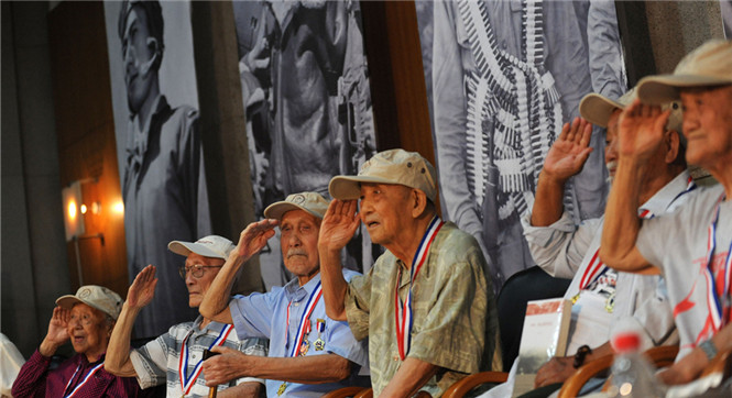 10位老兵参加抗战老兵肖像影展 最大111岁