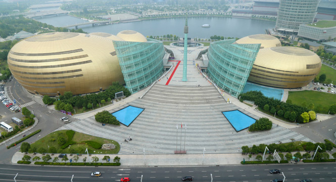 郑州出现“中国最丑建筑” 投资10亿酷似金蛋