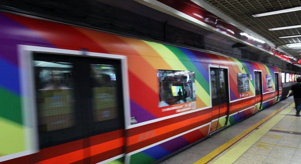 北京地铁一号线现彩虹列车