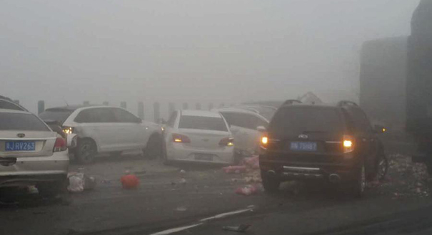 山西发生高速交通事故 多车相撞已致4人死亡