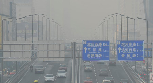 华北黄淮雾霾持续 多地发布霾预警