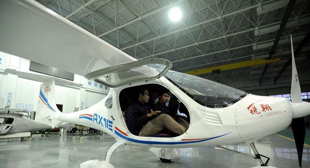 国内首款电动轻型运动飞机在沈阳获生产许可