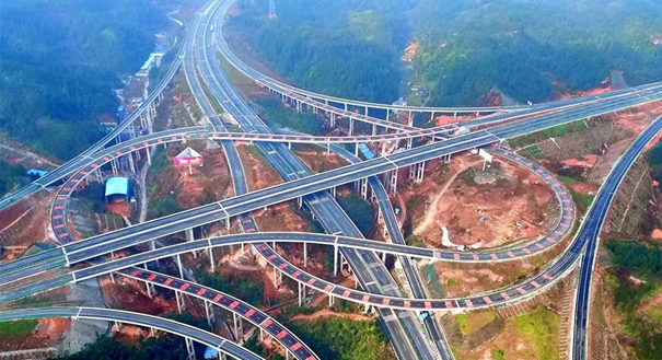 武陵山区建成千公里高速旅游圈 堪称“桥隧博物馆”