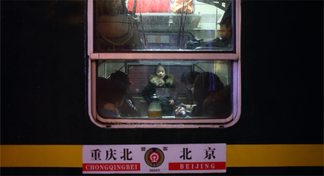 北京春运首趟列车车窗特写