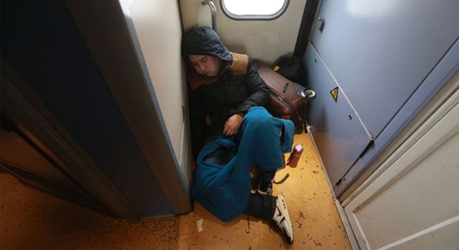 图片故事：京藏列车上熟睡的乘客
