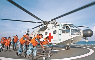 中国海军和平方舟医院船海上救援演练掠影
