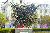 城市雕塑十大丑出炉 “生命”雕塑居榜首