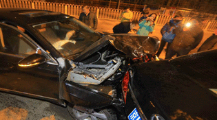 北京：帕萨特连撞6车 司机称“代驾跑了”