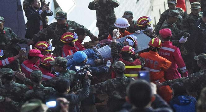 深圳滑坡事故成功救出首名幸存者