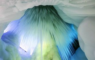 山西：万年冰洞 冰雕玉砌如梦幻城堡
