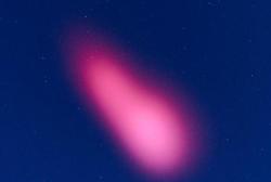 美国亚利桑那州上空出现粉红色星体云