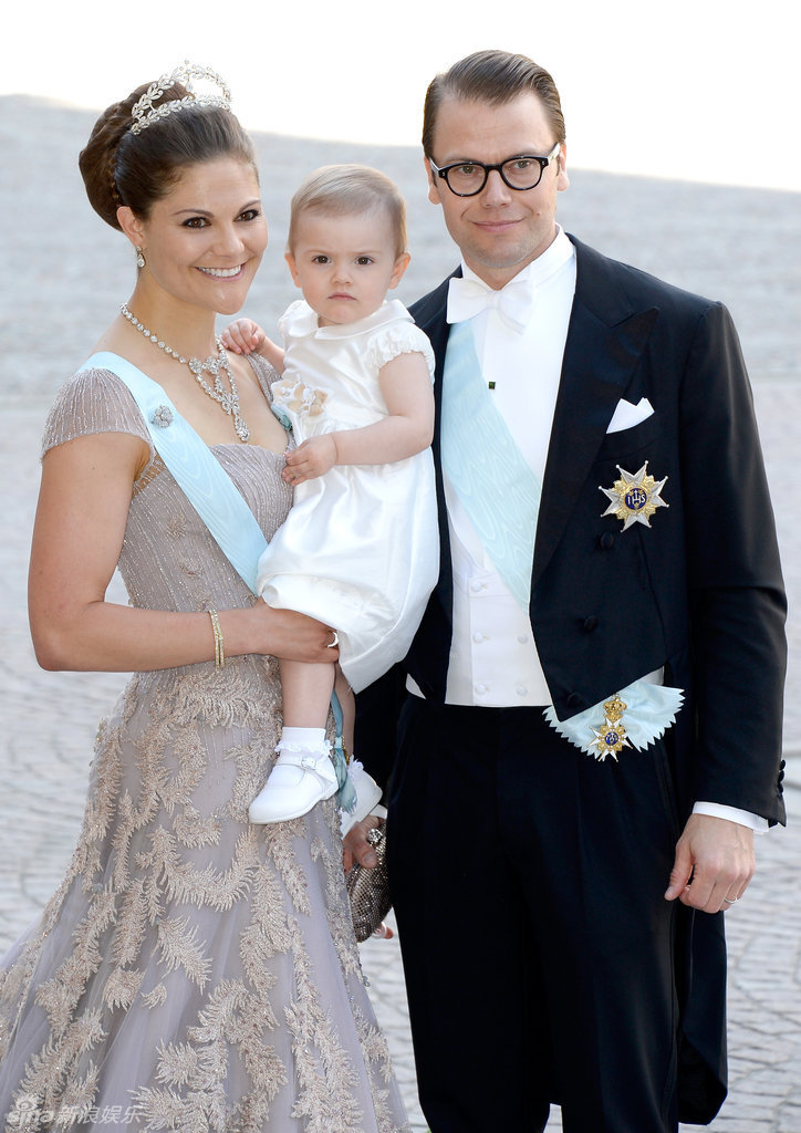 瑞典王储维多利亚公主夫妇和女儿