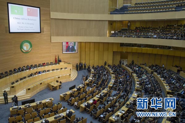 5月5日，中国国务院总理李克强在位于亚的斯亚贝巴的非洲联盟总部发表题为《开创中非合作更加美好的未来》的演讲。 新华社记者 王晔 摄 