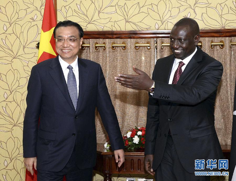 5月11日，中国国务院总理李克强在内罗毕会见肯尼亚副总统鲁托。新华社记者李学仁摄 